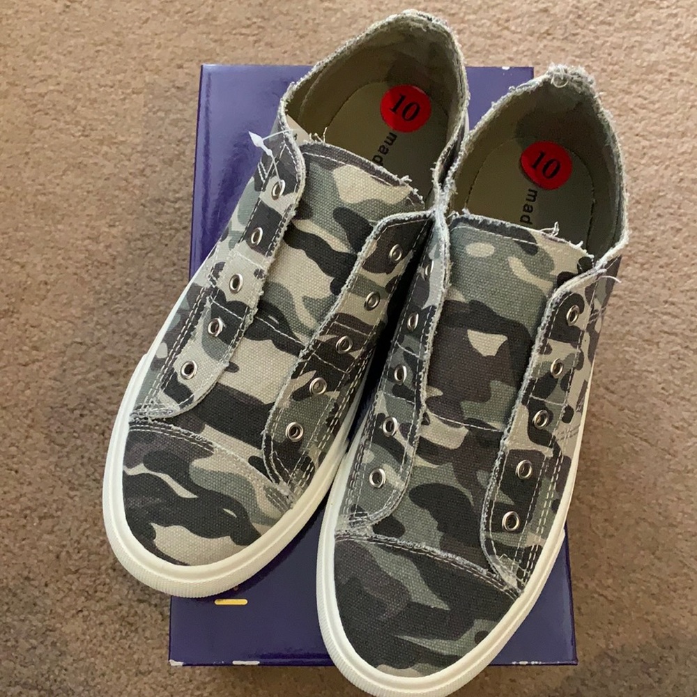 Madden Girl Jamee green camo sneakers, size 10